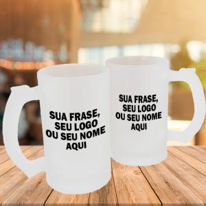Caneca de Vidro Jateado Personalizada com Seu Nome, Frase ou Logo Caneca de Vidro Jateado 475ml Área de Impressão = 20 x 9,5cm    Após concluir o pagamento, clique em preencher formulário para anexar seu arquivo ou escrever seu texto
