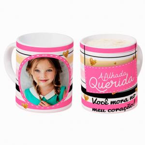 Caneca Personalizada com Uma Foto Afilhada Caneca de Cerâmica 325ml Área de Impressão = 20 x 9,5cm    Após concluir o pagamento, clique em preencher formulário para anexar seu arquivo ou escrever seu texto