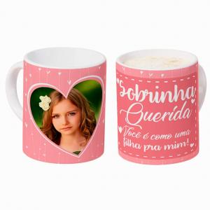 Caneca Personalizada com Uma Foto Sobrinha Caneca de Cerâmica 325ml Área de Impressão = 20 x 9,5cm    Após concluir o pagamento, clique em preencher formulário para anexar seu arquivo ou escrever seu texto