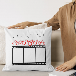 Capa de Almofada 30x30cm Personalizada Com Três Fotos - Mãe Te Amo Poliéster Área de Impressão = 20(L) x 20(A)cm Impressão frente e verso   Após concluir o pagamento, clique em preencher formulário para anexar seu arquivo ou escrever seu texto