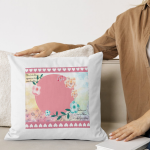 Capa de Almofada 30x30cm Personalizada Com Uma Foto - Mãe Três Letras Poliéster Área de Impressão = 20(L) x 20(A)cm Impressão frente e verso   Após concluir o pagamento, clique em preencher formulário para anexar seu arquivo ou escrever seu texto