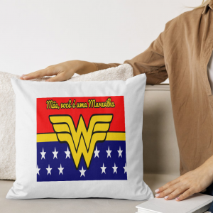 Capa de Almofada 30x30cm Personalizada Pronta - Mãe Maravilha Poliéster Área de Impressão = 20(L) x 20(A)cm Impressão frente e verso   