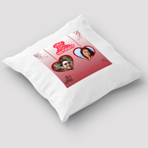 Capa de Almofada 40x40cm Personalizada Com Duas Fotos - Feliz Dia Dos Namorados 4 Poliéster Área de Impressão = 28(L) x 20(A)cm Impressão frente e verso   Após concluir o pagamento, clique em preencher formulário para anexar seu arquivo ou escrever seu texto