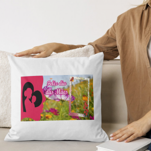 Capa de Almofada 40x40cm Personalizada Com Uma Foto - Feliz Dia Das Mães 1 Poliéster Área de Impressão = 28(L) x 20(A)cm Impressão frente e verso   Após concluir o pagamento, clique em preencher formulário para anexar seu arquivo ou escrever seu texto