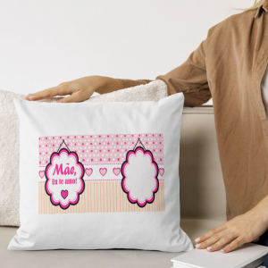 Capa de Almofada 40x40cm Personalizada Com Uma Foto - Mãe Eu Te Amo Poliéster Área de Impressão = 28(L) x 20(A)cm Impressão frente e verso   Após concluir o pagamento, clique em preencher formulário para anexar seu arquivo ou escrever seu texto