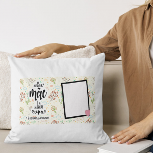 Capa de Almofada 40x40cm Personalizada Com Uma Foto - Melhor Mãe Poliéster Área de Impressão = 28(L) x 20(A)cm Impressão frente e verso   Após concluir o pagamento, clique em preencher formulário para anexar seu arquivo ou escrever seu texto