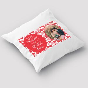 Capa de Almofada 40x40cm Personalizada Com Duas Fotos - Feliz Dia Dos Namorados Poliéster Área de Impressão = 28(L) x 20(A)cm Impressão frente e verso   Após concluir o pagamento, clique em preencher formulário para anexar seu arquivo ou escrever seu texto