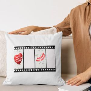 Capa de Almofada 40x40cm Personalizada Com Duas Fotos - Parabéns Pelo Seu Dia Poliéster Área de Impressão = 28(L) x 20(A)cm Impressão frente e verso   Após concluir o pagamento, clique em preencher formulário para anexar seu arquivo ou escrever seu texto
