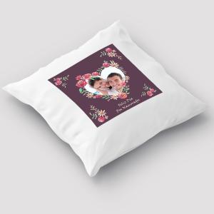 Capa de Almofada 30x30cm Personalizada Com Uma Foto - Feliz Dia Dos Namorados 2 Poliéster Área de Impressão = 20(L) x 20(A)cm Impressão frente e verso   Após concluir o pagamento, clique em preencher formulário para anexar seu arquivo ou escrever seu texto