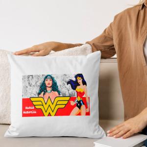Capa de Almofada 40x40cm Personalizada Pronta - Mamãe Maravilha Poliéster Área de Impressão = 28(L) x 20(A)cm Impressão frente e verso   