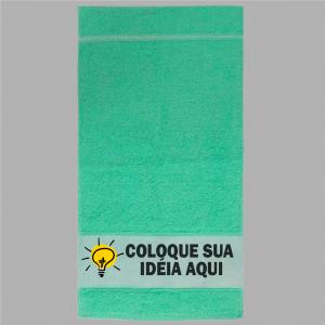 Toalha Lavabinho Verde Personalizada Do Seu Jeito Algodão/Poliéster Área de Impressão: 7x22cm Impressão frente   Após concluir o pagamento, clique em preencher formulário para anexar seu arquivo ou escrever seu texto
